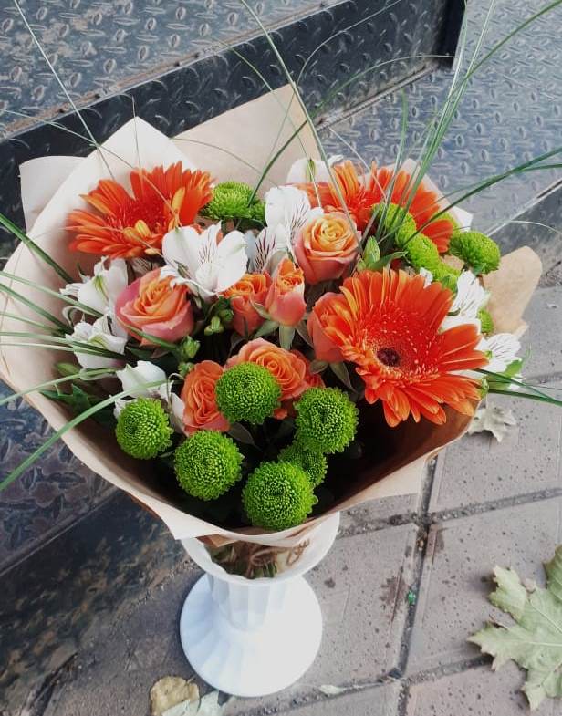 Букет цветов из: Герберы, Хризантемы, Альстромерии и Розы в Кировский Астраханской области