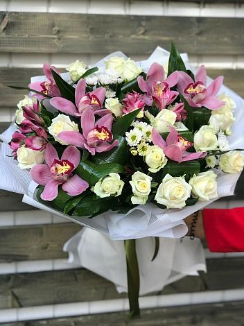 Букет цветов из: Розы и Хризантемы в Кировский Астраханской области