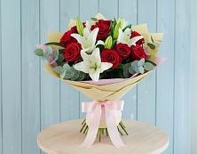 Букет цветов из:  Лилии и Розы в Кировский Астраханской области