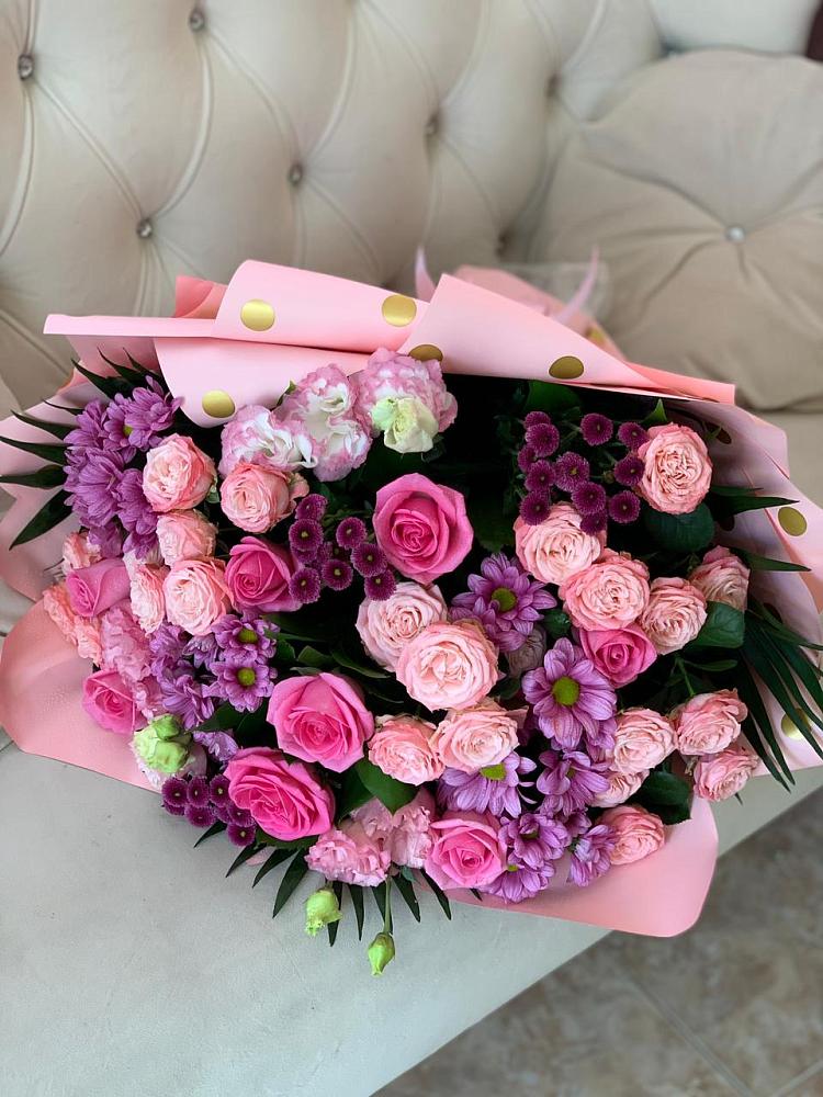 Букет цветов из: Хризантемы, Розы и Лизиантусы в Кировский Астраханской области