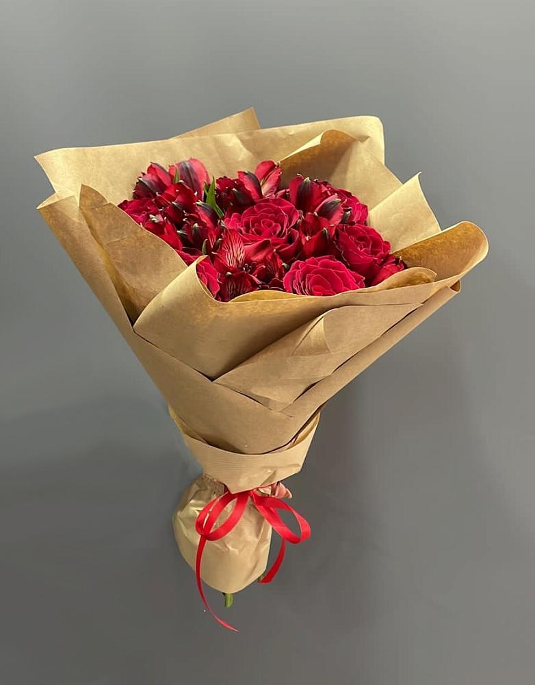 Букет цветов из: Альстромерии и Розы в Кировский Астраханской области