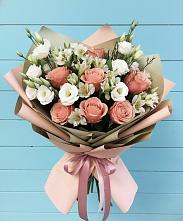 Букет цветов из:  Розы, Альстромерии и Лизиантусы в Кировский Астраханской области