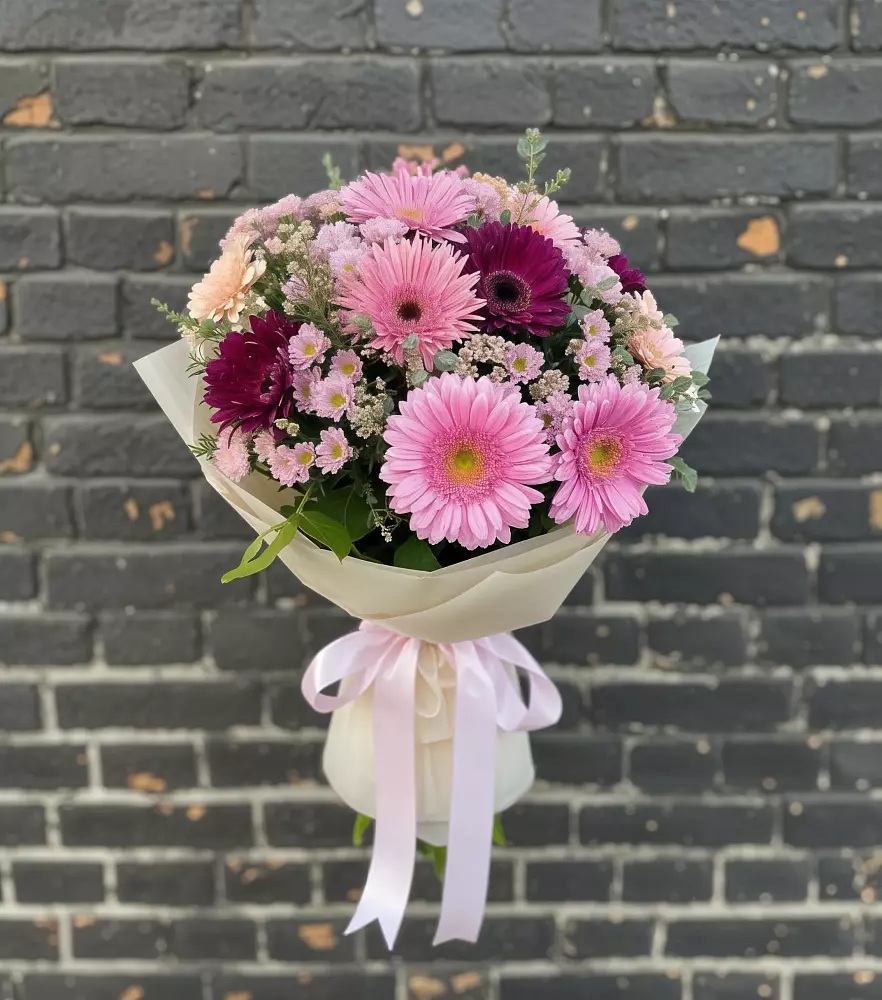 Букет цветов из: Герберы и Хризантемы в Кировский Астраханской области