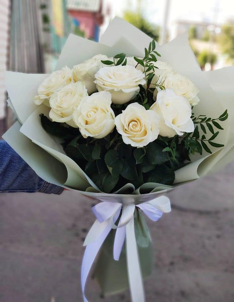 Букет Белые розы Проуд в Кировский Астраханской области