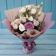 Букет цветов из:  Розы и Лизиантусы в Кировский Астраханской области