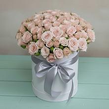 Цветочная композиция из Розы в шляпной коробке в Кировский Астраханской области