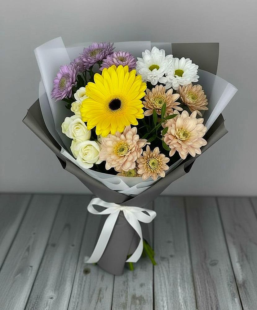 Букет цветов из: Розы, Герберы и Хризантемы в Кировский Астраханской области