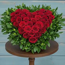 Цветочная композиция из Розы в виде сердца в Кировский Астраханской области