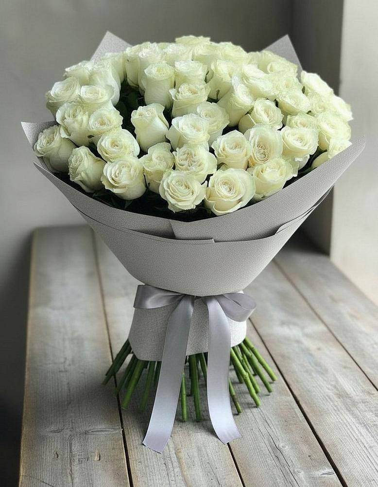 Букет 35 Белых роз в Кировский Астраханской области