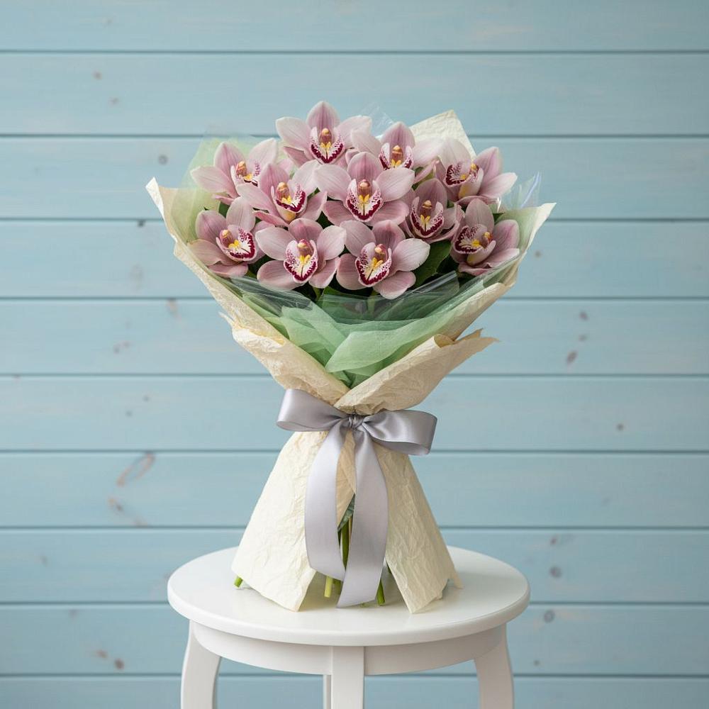 Букет цветов из: Орхидеи и Розы в Кировский Астраханской области