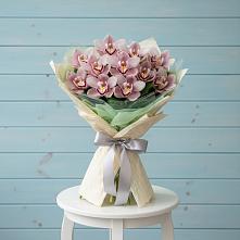 Букет цветов из:  Орхидеи и Розы в Кировский Астраханской области