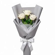 Букет 3 белые розы в Кировский Астраханской области