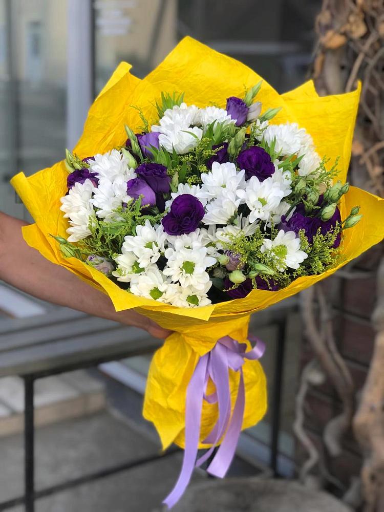 Букет цветов из: Ирисы, Хризантемы и Ромашки в Кировский Астраханской области