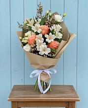 Букет цветов из:  Альстромерии, Лизиантусы, Розы и Хризантемы #REPLACE_PRED# Кировский Астраханской области
