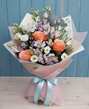 Букет цветов из:  Лизиантусы, Розы, Альстромерии и Гипсофила в Кировский Астраханской области