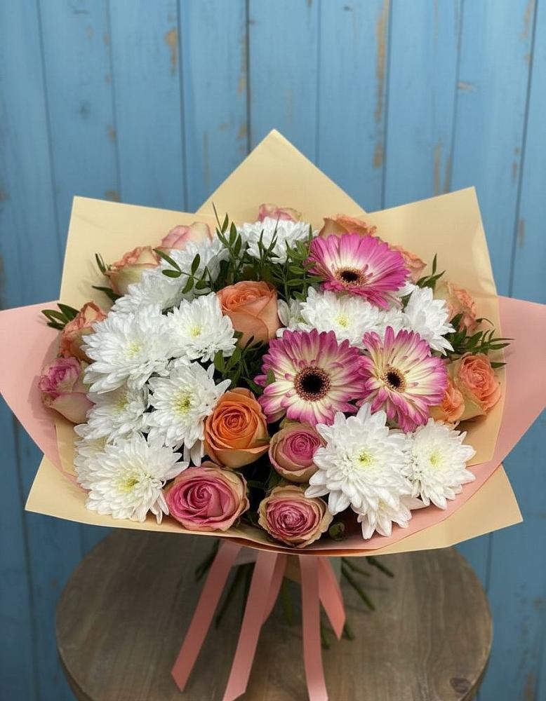 Букет цветов из: Розы, Герберы и Хризантемы в Кировский Астраханской области