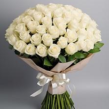 Букет 101 беля роза Белоснежка в Кировский Астраханской области