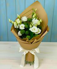 Букет цветов из:  Хризантемы и Лизиантусы в Кировский Астраханской области