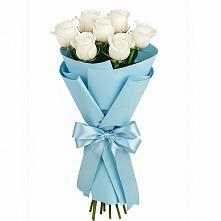 Букет 7 белых роз Проуд в Кировский Астраханской области