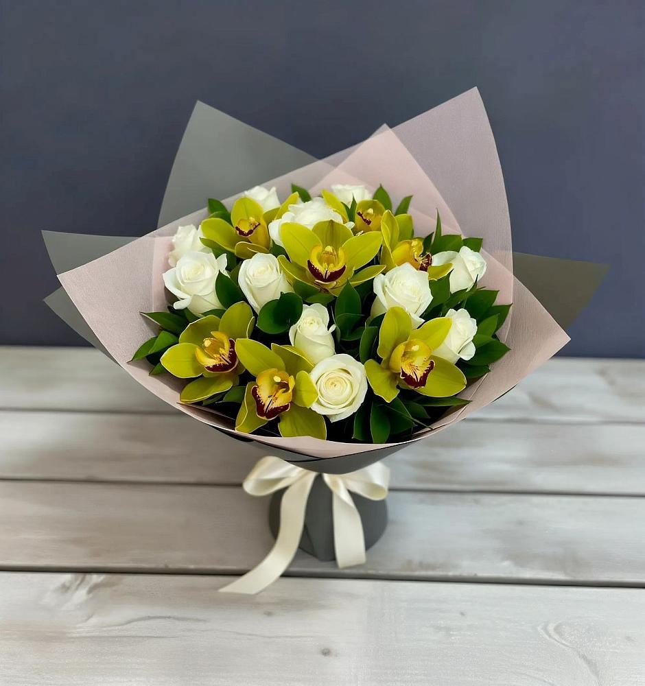 Букет цветов из: Орхидеи и Розы в Кировский Астраханской области