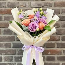 Букет цветов из:  Лизиантусы и Розы #REPLACE_PRED# Кировский Астраханской области