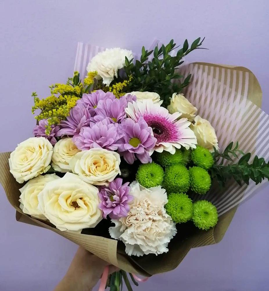 Букет цветов из: Хризантемы, Розы, Гвоздики и Герберы в Кировский Астраханской области