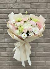 Букет цветов из:  Гвоздики, Розы, Лизиантусы и Хризантемы в Кировский Астраханской области