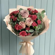 Букет цветов из:  Гвоздики и Розы в Кировский Астраханской области