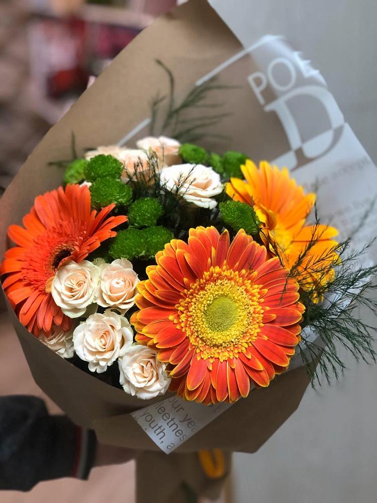 Букет цветов из: Герберы, Хризантемы и Розы в Кировский Астраханской области