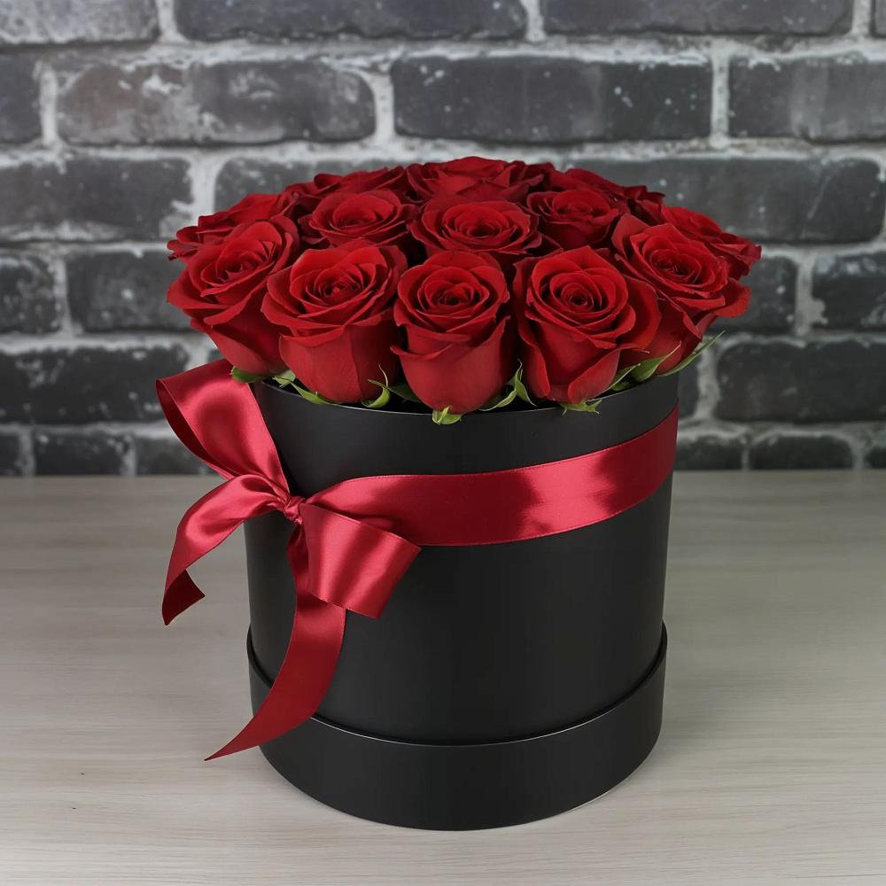 Цветочная композиция из Розы в шляпной коробке в Кировский Астраханской области