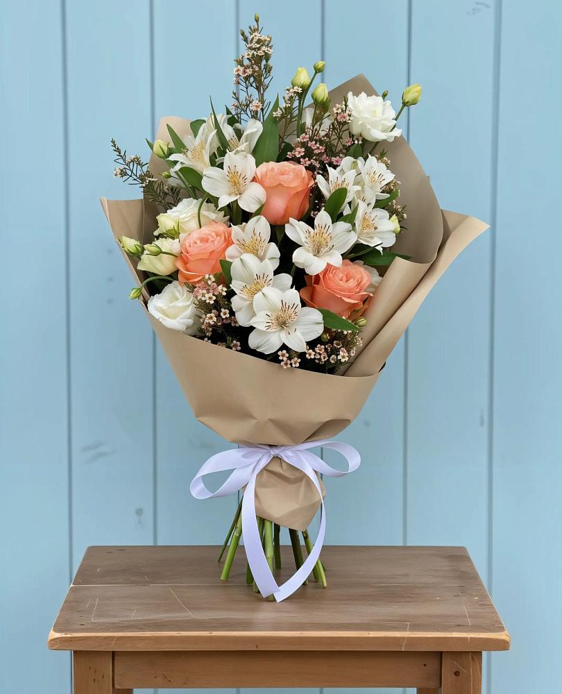 Букет цветов из: Альстромерии, Лизиантусы, Розы и Хризантемы в Кировский Астраханской области