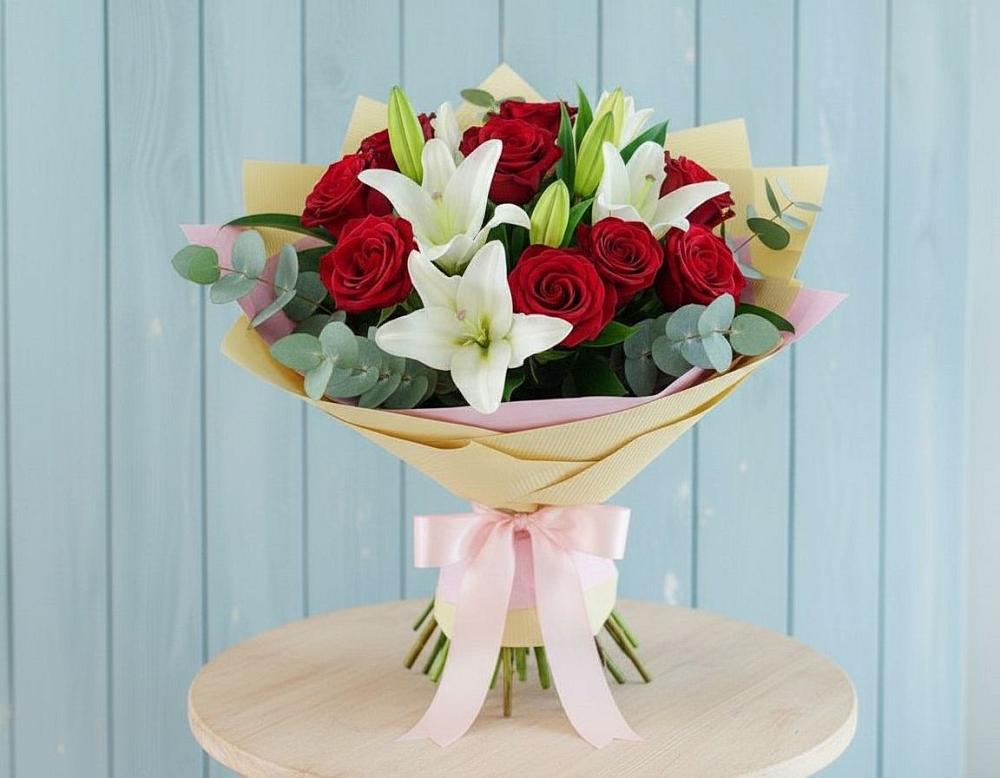 Букет цветов из: Лилии и Розы в Кировский Астраханской области